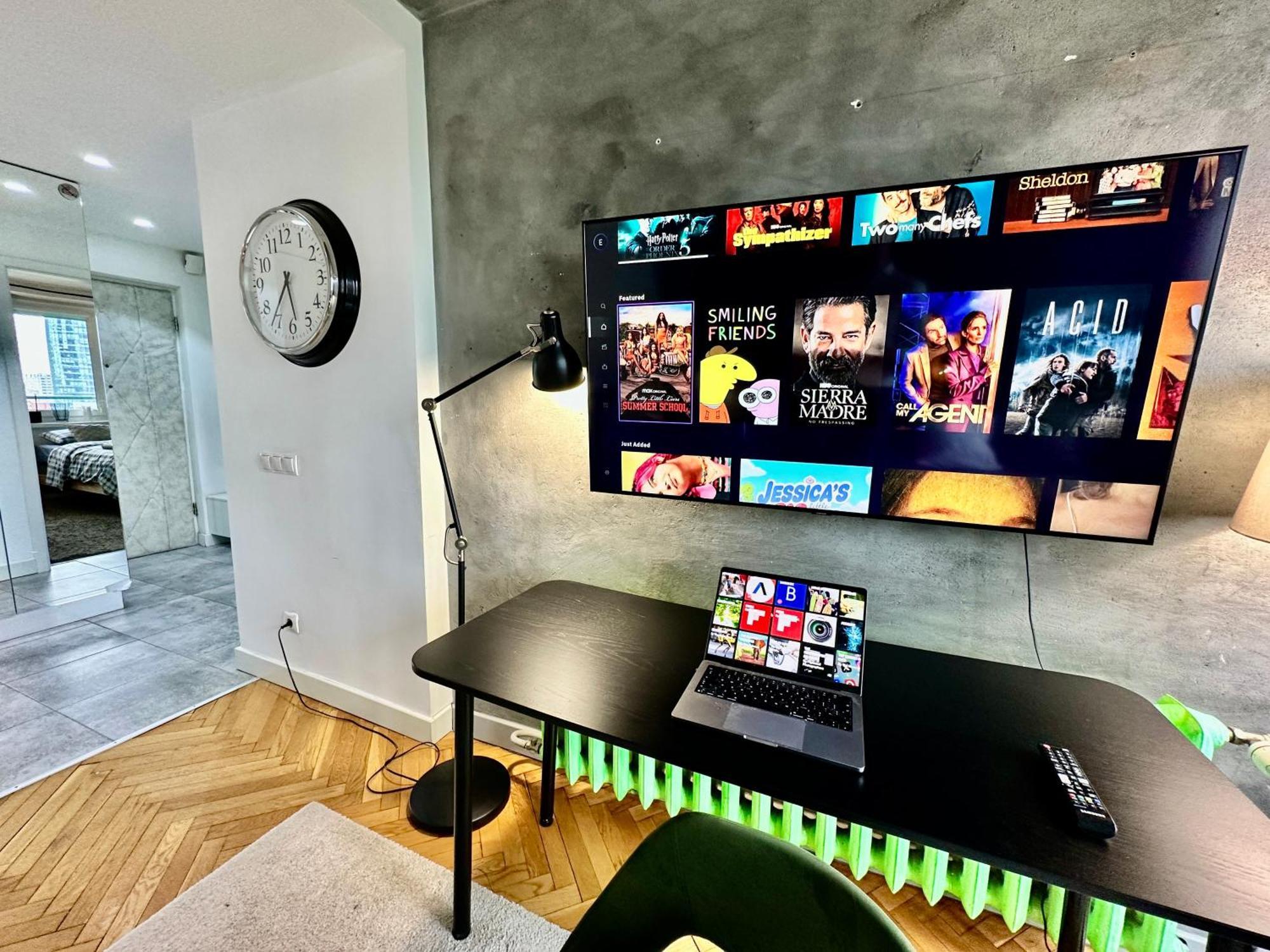 PALACE 2 WiFi 600 Mbs 55’TV Netflix HBO 2xMetro AppleTV Varsavia Esterno foto
