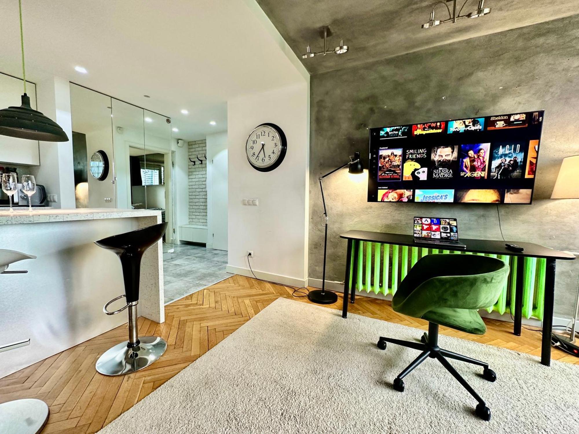 PALACE 2 WiFi 600 Mbs 55’TV Netflix HBO 2xMetro AppleTV Varsavia Esterno foto